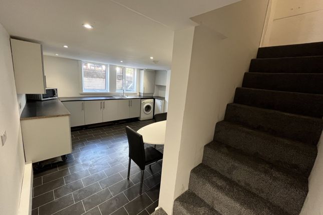 34, Langdale Terrace, West Yorkshire photo 4