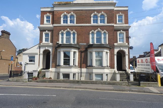 Thumbnail Flat to rent in Darnley Road, Gravesend