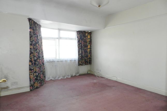 Dimsdale Drive, Enfield photo 4