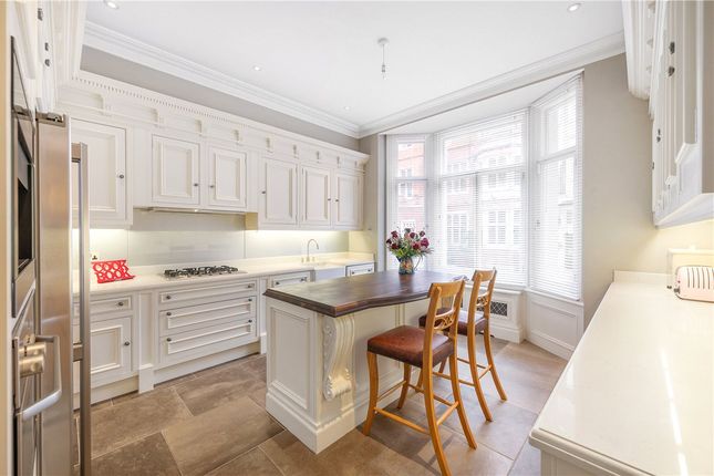 Flat 2, 61, Kensington Court, London photo 4