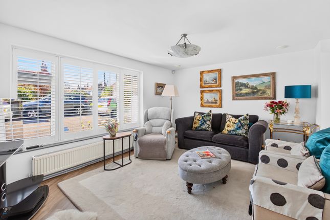 18, High Road East, Felixstowe photo 2