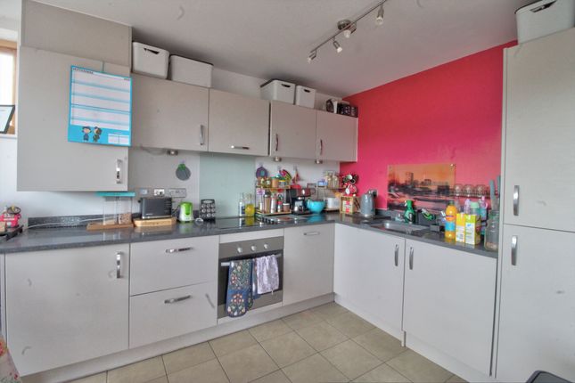 29 Crossbill Way, Harlow photo 4