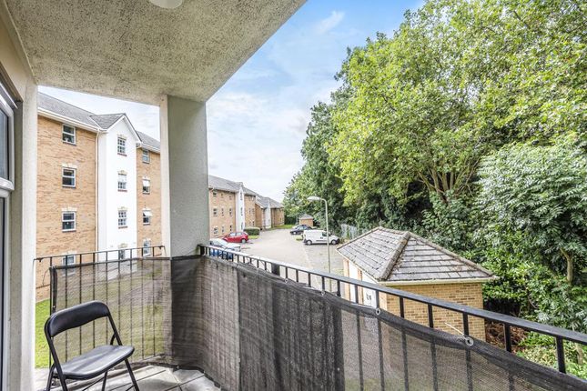 Flat to rent in International Way, Sunbury On Thames