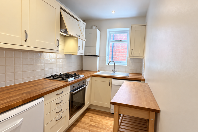 Flat 4, 9, Walpole Gardens, Twickenham photo 3