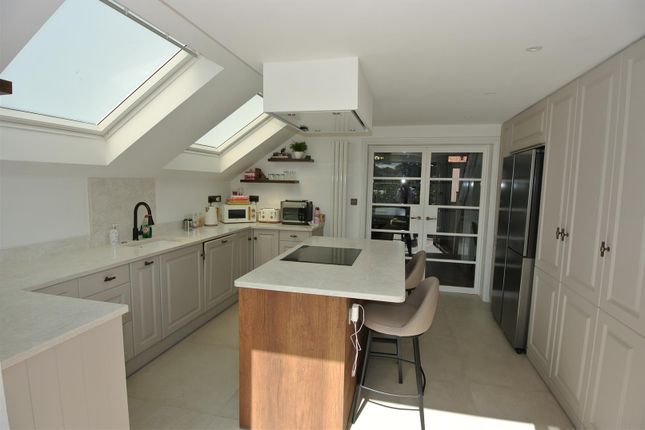 26, Crown Street, Egham photo 4