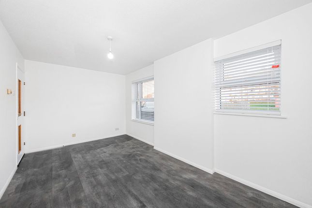 87 Longbridge Way, London photo 3