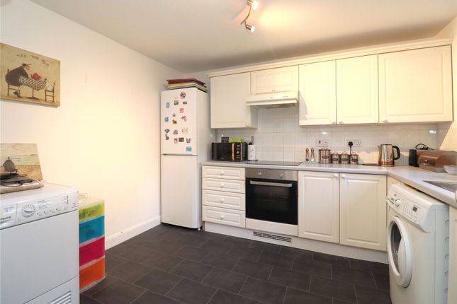 20, Hoebrook Close, Surrey photo 2