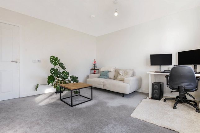 57, Bissett Square, Livingston photo 2