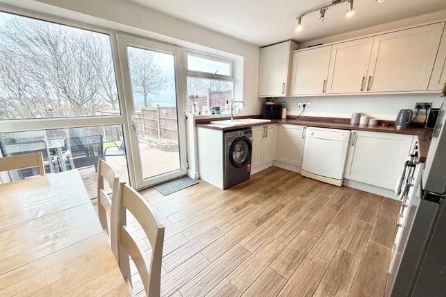 26, Blakeley Walk, Dudley photo 4