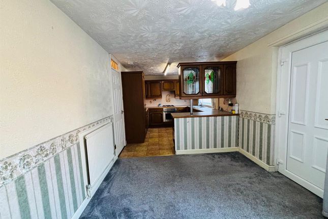 8, Westover Close, Leeds photo 2