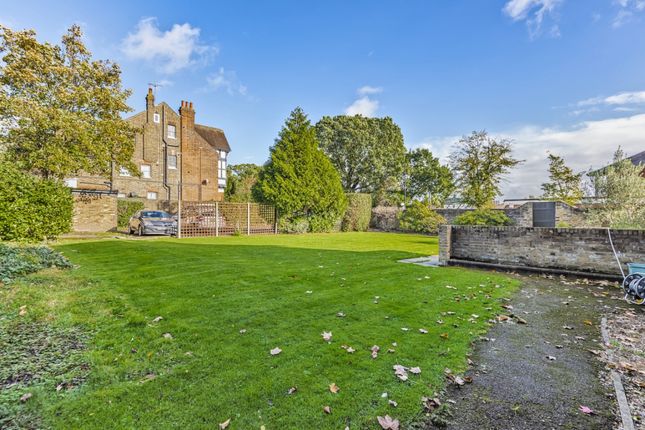 37 F, Woodville Road, London photo 4