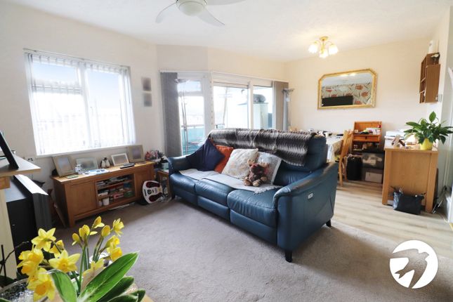 2-bed flat on Flat 11, Tennyson House,, Albert Road, Belvedere, £240,000