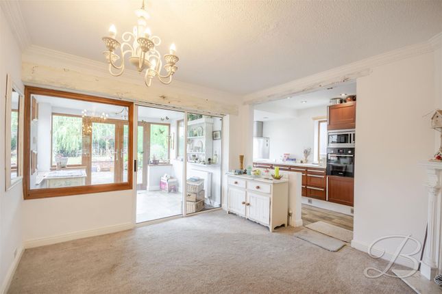 323, Shuttlewood Road, Chesterfield photo 4
