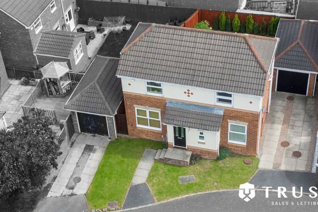 24 Mayfield Gardens, Ossett photo 2