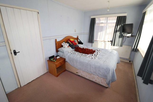 35, Itchenor Road, Hayling Island photo 4