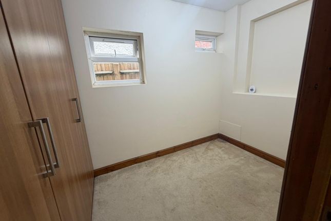 Fern Lane, Hounslow photo 4