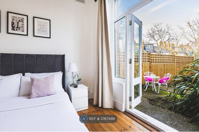1-bed flat on Queens Avenue, London, £2,400/mo