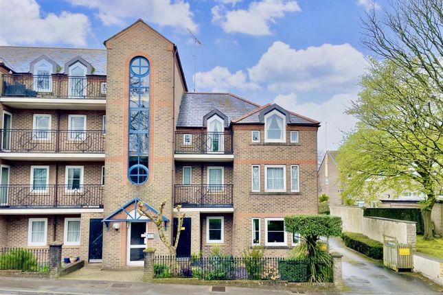 1-bed flat on Flat 14, Henchard Court The Grove, Dorchester, £180,000