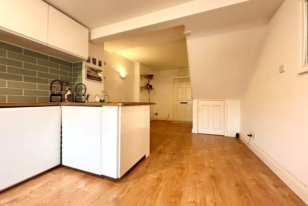 Thumbnail Flat to rent in Clifton Road, Gravesend