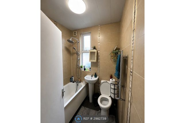 Mexborough Drive, Leeds photo 4