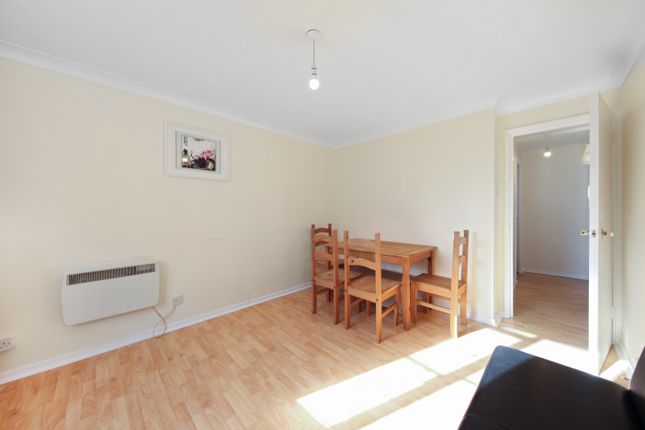 13 Oliver Gardens, Oliver Gardens, London photo 4
