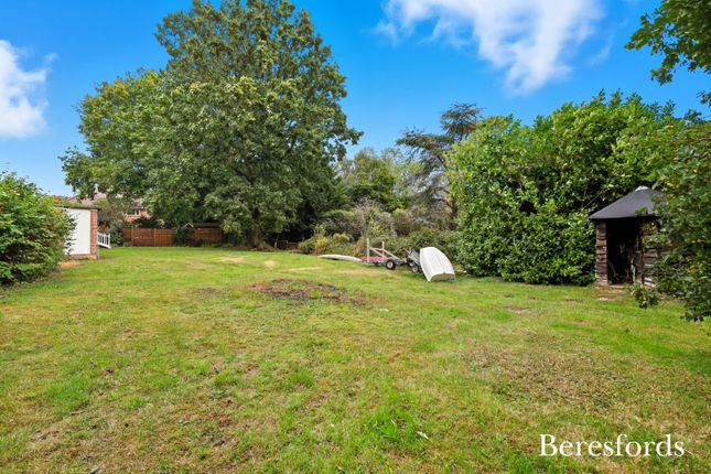 9, Oakbank, Brentwood photo 4