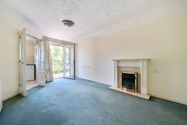37 Byron Court Stockbridge Road, Chichester photo 2