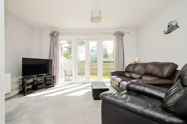 17, Robinson Court, Burntwood photo 3
