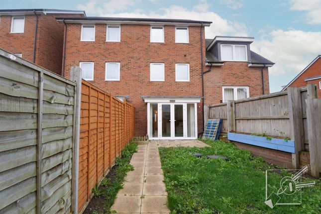 Town house for sale in Burroughs Drive, Dartford