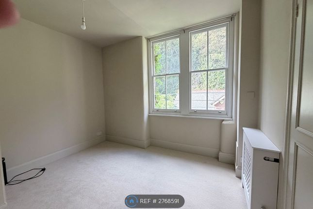 Flat, London photo 5