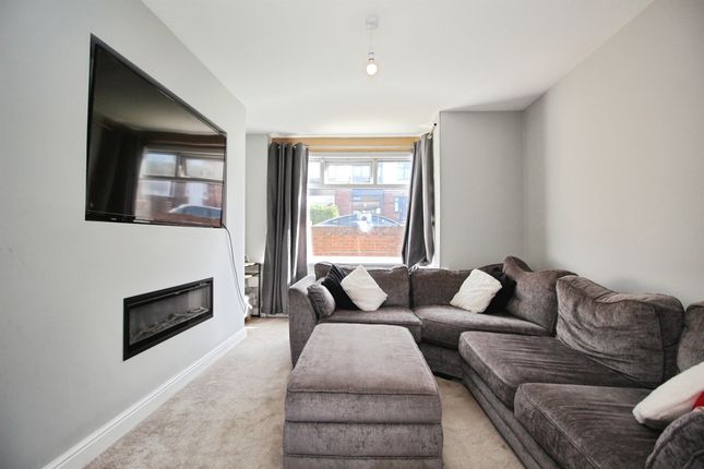 21, Cross Heath Grove, Leeds photo 4