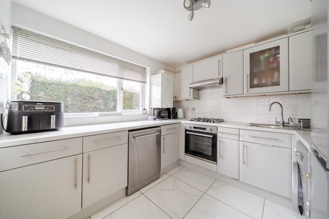 71, Peregrine Road, Sunbury-On-Thames photo 3