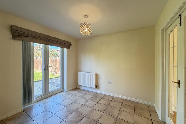 41, Heath Road, Navenby photo 4