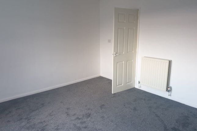 Flat to rent in Wavell Road, Brierley Hill