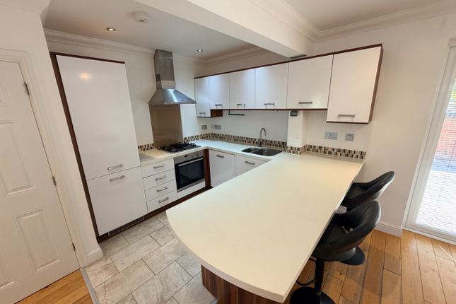 52, Walcot Avenue, Luton photo 3