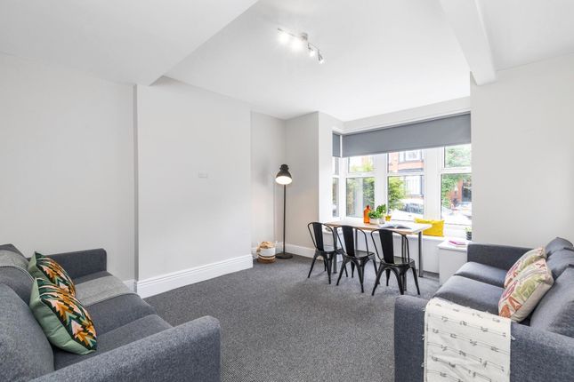 Bright And Welcoming Living Room With Modern Furni...