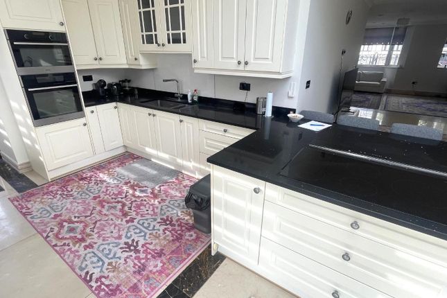 Kitchen 1.Jpg