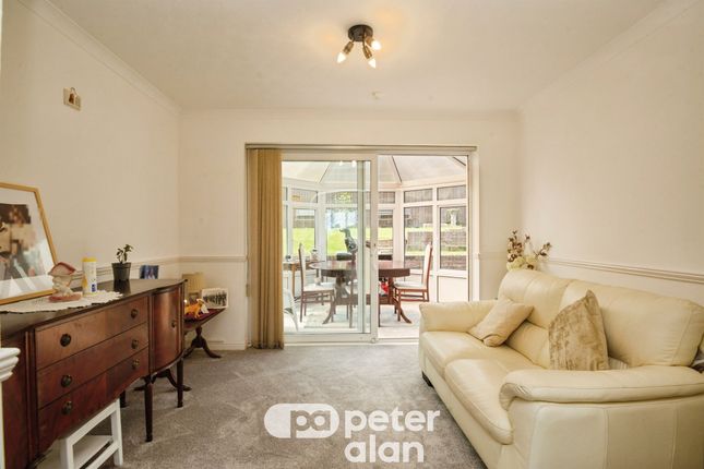 27, Oakleigh Court, Cwmbran photo 4