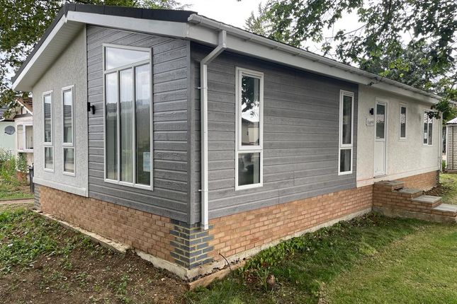 Mobile/park home for sale in Stratton Park, Biggleswade
