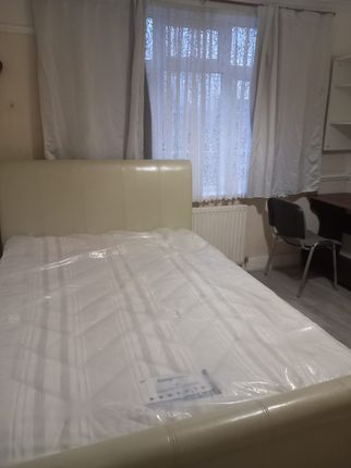 Room to rent in Winifred Road, Dagenham