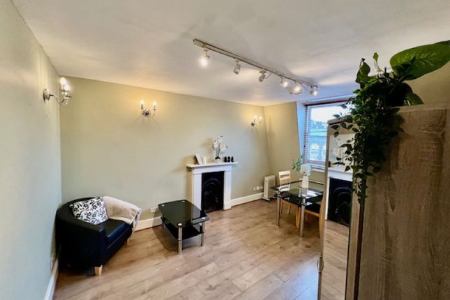 1-bed flat on 40, Clanricarde Gardens, London W2 4JW, UK, Kensington and Chelsea, £1,750/mo