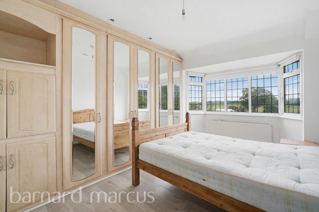 42, West View, FELTHAM photo 4