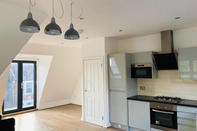 Flat 3, Willoughby Road, London photo 2