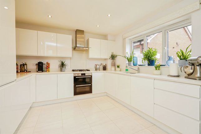 2, Barberry Drive, Didcot photo 2