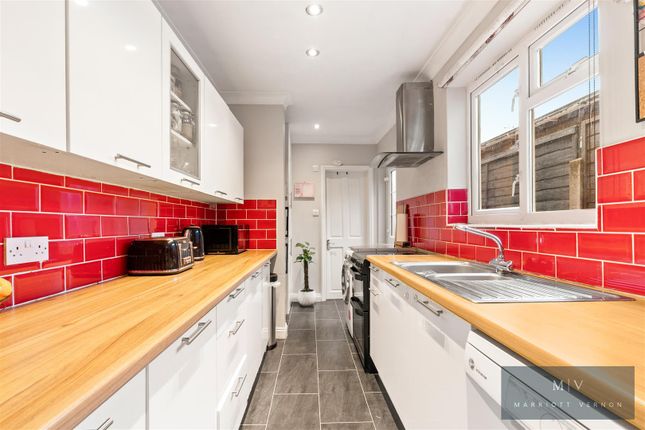 16, Bynes Road, South Croydon photo 4