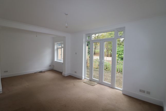84, Hartland Way, Croydon photo 5