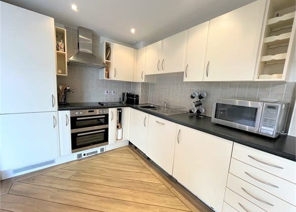 Flat 53 Altamar, Kings Road, Swansea, West Glamorgan, SA1 8PP photo 4