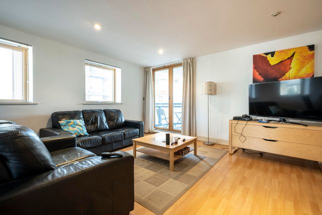 Thumbnail Flat to rent in Newton Place, London
