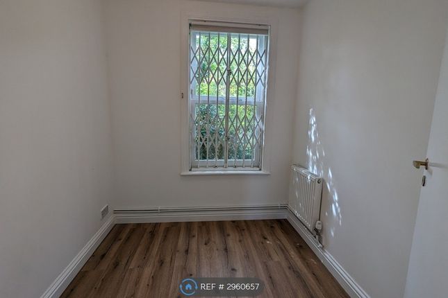 Salisbury Place, Langton Road, London photo 5