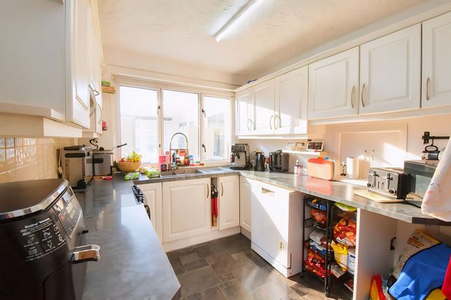 38 Woodland Park Road, Newport photo 4